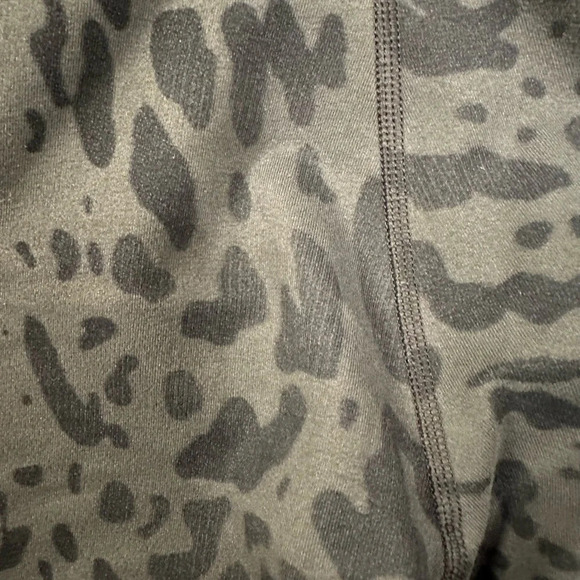 Lululemon High Times Pant Cropped Cherry Cheetah Dark Slate Black Size 8 - Picture 3 of 5